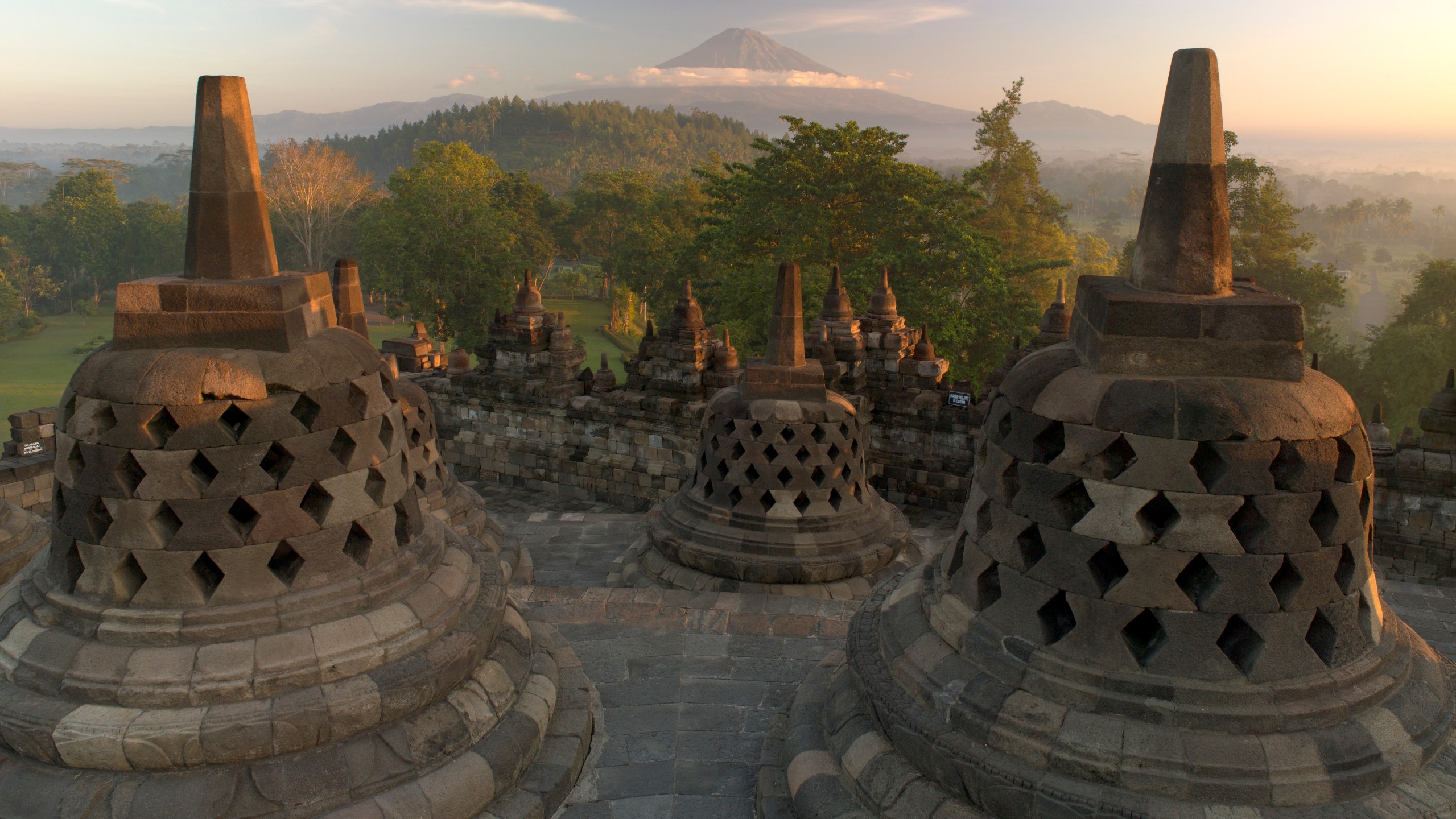 Amanjiwo Java Indonesia Borobudur Temple